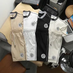Bộ nam Bigsize: áo thun in logo trước ngực cổ tròn và quần short phối sọc đen