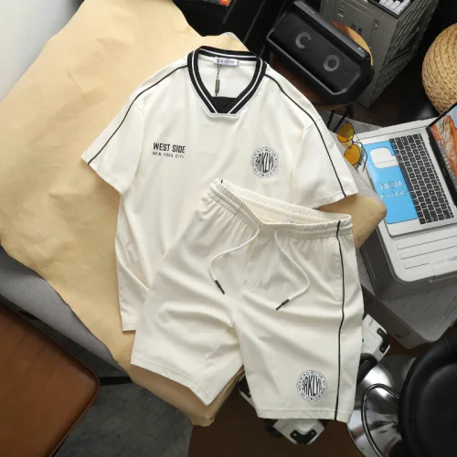 Bộ nam Bigsize: áo thun in logo trước ngực cổ tròn và quần short phối sọc đen