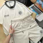 Bộ nam Bigsize: áo thun in logo trước ngực cổ tròn và quần short phối sọc đen