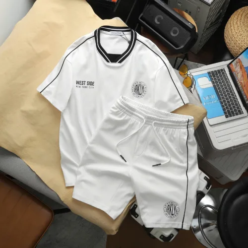 Bộ nam Bigsize: áo thun in logo trước ngực cổ tròn và quần short phối sọc đen