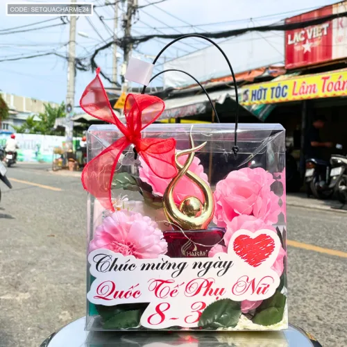 Nguồn hàng sỉ set Giỏ Quà Nước Hoa Charme So Sexy Mùi Nữ 100ml Phiên Bản Mới 2025 - Túi Trong Vuông Có Đèn Đom Đóm Lót Giấy Rơm Thắt Nơ Xinh Xắn Nhiều Màu