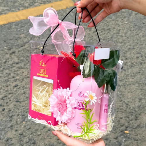 Chỗ sỉ set Giỏ Quà Tặng Sữa Tắm Nước Hoa Charme Coco Hồng + Nước Hoa Charme Coco (Có Đèn Chớp)
