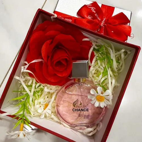 Chỗ sỉ set Hộp Quà Tặng Nước Hoa Nữ Charme Chance Hồng 50ml - Hộp Hoa Rơm Nhiều Màu