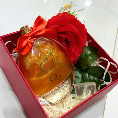 Set Hộp Quà Tặng Nước Hoa Nữ Charme Very Good Girl Xịt Có Kim Tuyến 100ml