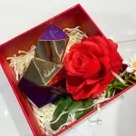 Hộp quà hoa rơm nhiều màu với nước hoa nữ Good Charme Empress 50ml