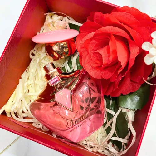 Set quà nước hoa nữ Good Charme Venus 50ml kèm hộp hoa rơm nhiều màu