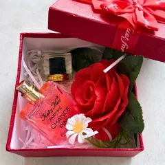 Nơi lấy sỉ set Hộp Quà Tặng Nước Hoa Nữ Kat Kev Parfume Chance Pink 50ml - Hộp Hoa Rơm Nhiều Màu