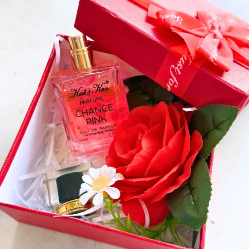 Nơi lấy sỉ set Hộp Quà Tặng Nước Hoa Nữ Kat Kev Parfume Chance Pink 50ml - Hộp Hoa Rơm Nhiều Màu