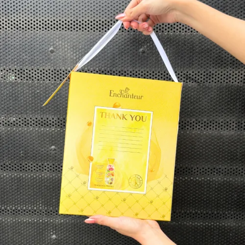 Bộ quà Enchanteur Deluxe màu vàng gồm nước hoa và lăn khử mùi