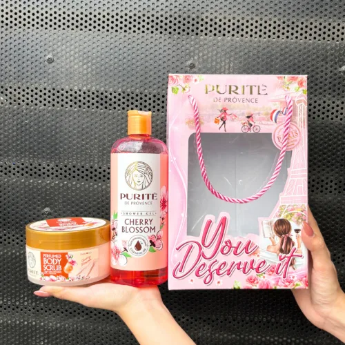 Bộ Purité De Prôvence gồm sữa tắm và tẩy tế bào chết body hương hoa anh đào – một lựa chọn đáng tham khảo trong purite