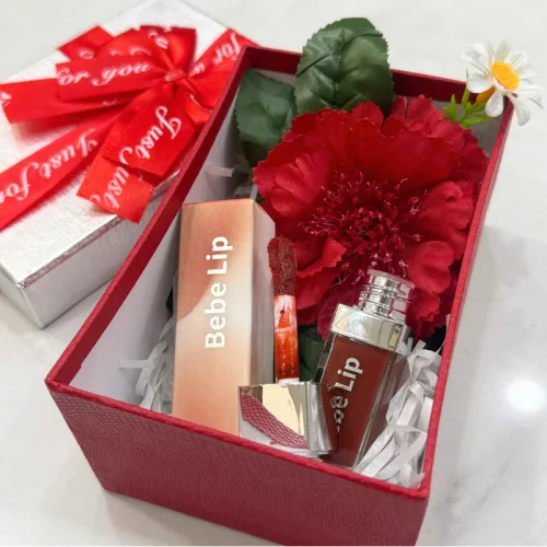 Shop sỉ set Quà Tặng Son Môi Bebe Lip Màu Đỏ Cam - Son Môi Kem Bóng Lì Bebe Lip Chính Hãng - Hộp Chữ Nhật Nhỏ Hoa Rơm Nhiều Màu