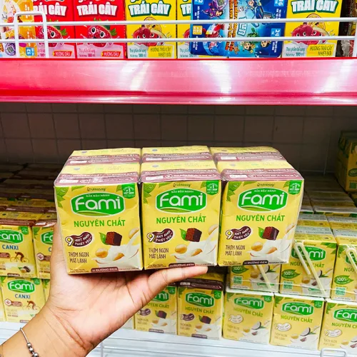 Lốc 6 hộp sữa đậu nành FAMI vị socola, mỗi hộp 200ml