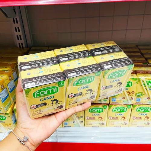 Lốc 6 hộp sữa đậu nành FAMI vị đường đen, mỗi hộp 200ml