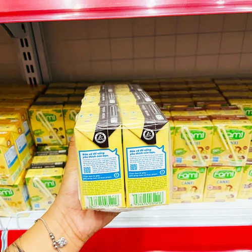 Lốc 6 hộp sữa đậu nành FAMI vị đường đen, mỗi hộp 200ml