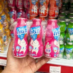 Lốc 6 Chai Sữa Chua Uống FRISTI Hương Dâu 80ml Màu Hồng