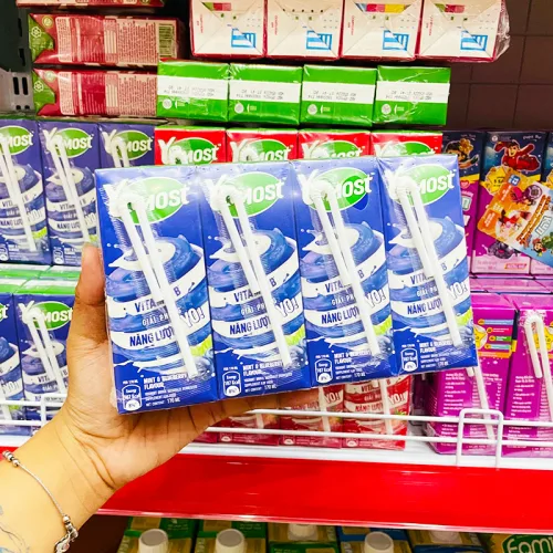Lốc 4 hộp sữa chua uống Yomost vị Việt Quốc bạc hà, mỗi hộp 170ml