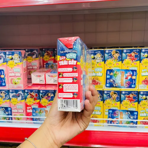 Nơi lấy sỉ sữa Dinh Dưỡng Trái Cây KUN Hương Dâu Lốc 4 Hộp - (180ml/Hộp)
