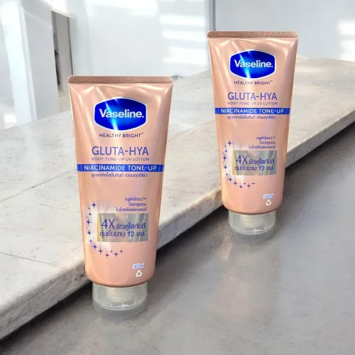 Lotion dưỡng thể Vaseline Gluta-Hya Niacinamide 4X Tone Up 300ml