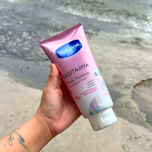 Sữa dưỡng thể Vaseline 70X màu hồng, chai 300 ml nhập khẩu