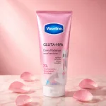 Sữa dưỡng thể Vaseline 70X màu hồng, chai 300 ml nhập khẩu