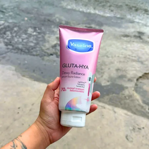 Sữa dưỡng thể Vaseline 70X màu hồng, chai 300 ml nhập khẩu