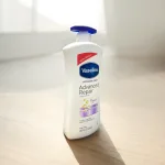 Sữa dưỡng thể màu trắng Vaseline Intensive Care Advanced Repair 725ml – xách tay