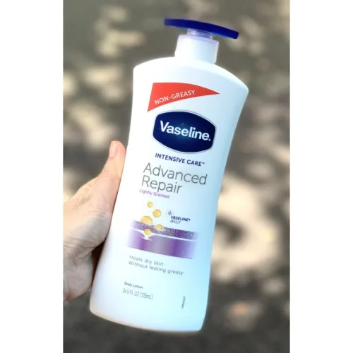 Sữa dưỡng thể màu trắng Vaseline Intensive Care Advanced Repair 725ml – xách tay