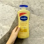 Shop sỉ sữa Dưỡng Thể Vaseline Intensive Care Essential Healing Màu Vàng 725ml - Hàng Xách Tay