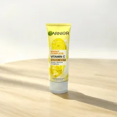 Sữa rửa mặt sạch sâu Garnier Bright Complete Vitamin C Super Whip 100ml