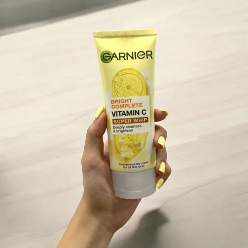 Sữa rửa mặt sạch sâu Garnier Bright Complete Vitamin C Super Whip 100ml