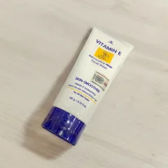 Tuýp rửa mặt AR Vitamin E 190g từ Thái Lan