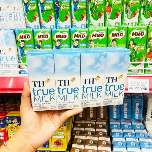 TH True Milk sữa tươi tiệt trùng ít đường – lốc 4 hộp lớn, 180ml/hộp