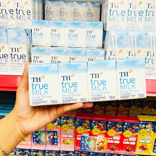 Khám phá Sữa Tươi Tiệt Trùng Ít Đường TH True Milk Lốc 4 Hộp Nhỏ (110ml/Hộp) thuộc nhóm TH True Milk