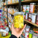 Hộp thơm sấy muối ớt Thơm Ngon khối lượng 300g