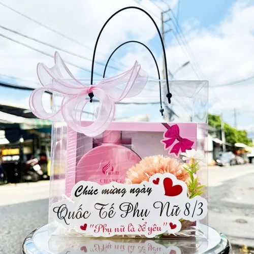 Chuyên sỉ túi Quà Tặng 8-3 Sữa Tắm Nước Hoa Charme Chance Hồng 250ml + Nước Hoa Charme Chance (Có Đèn Chớp)