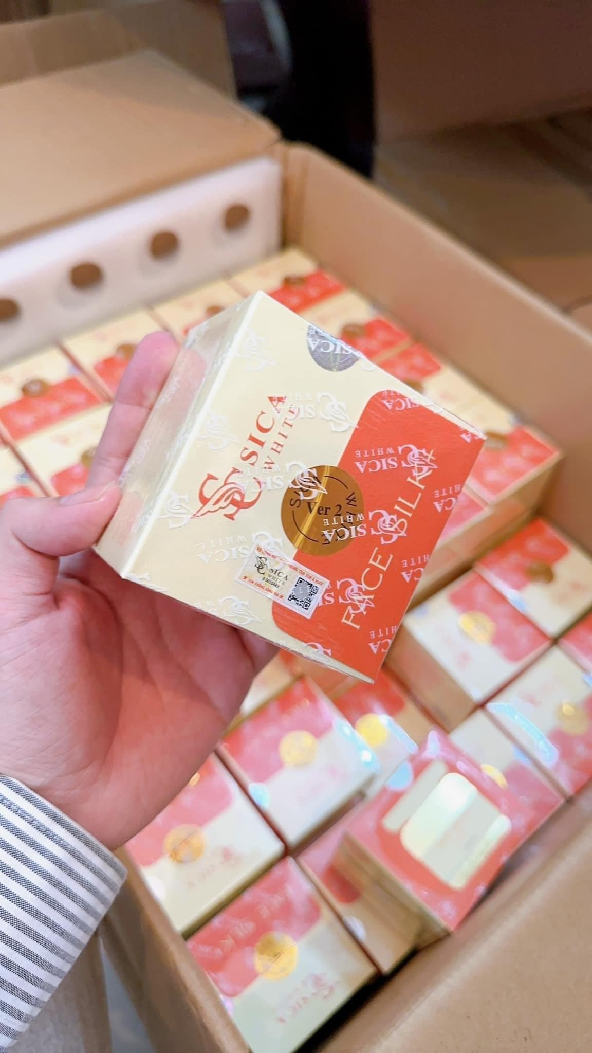 Muốn có làn da trắng hồng căng mịn mà chưa biết lựa chọn dòng sp nào thích hợp thì rinh ngay em này nhé