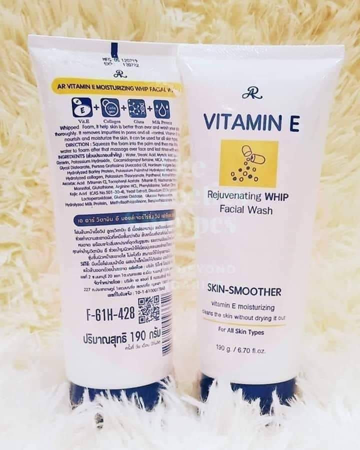 Sữa rửa mặt tạo bọt, công thức vitamin E, kết cấu bọt dày, mềm, mịn, hương thơm tươi mát, giúp làm sạch da.