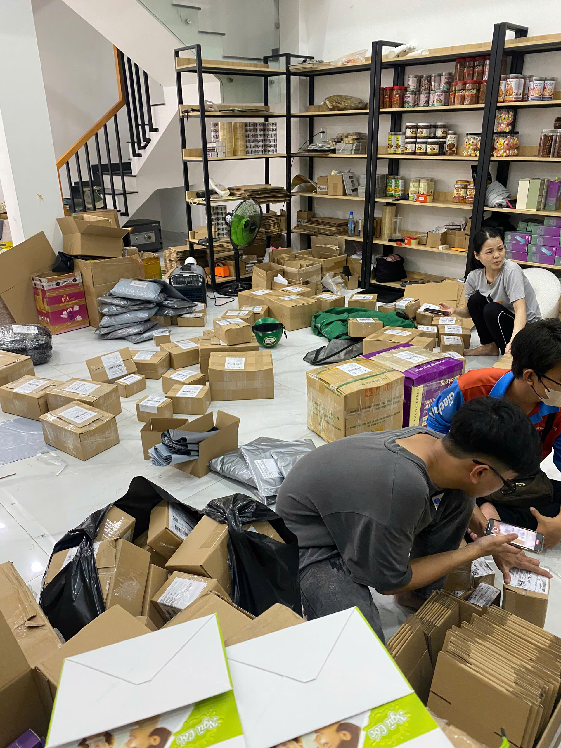 Hàng gia dụng giá tốt cho mọi người.