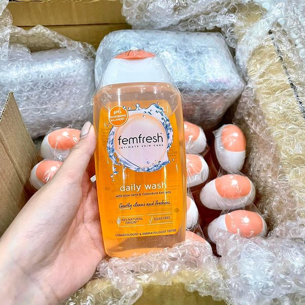 Dung Dịch Vệ Sinh Phụ Nữ Femfresh Intimate Skin Care Daily Wash 250ml