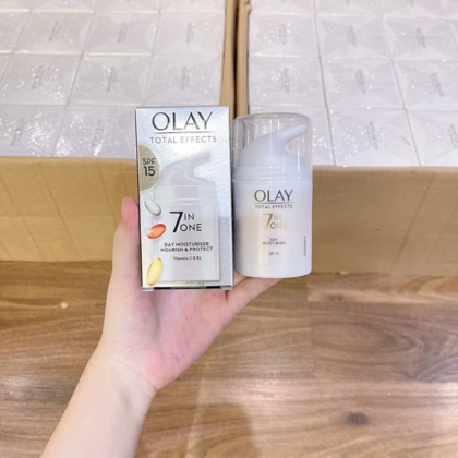 Kem Dưỡng OLAY Total Effects 7 in 1 Day Moisturiser Nourish & Protect SPF15 là sản phẩm có hỗ trợ cả chống nắng