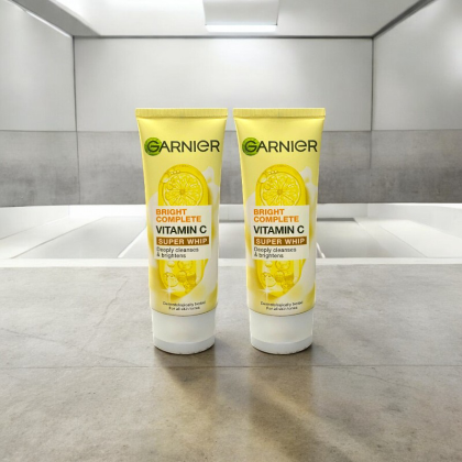 Sữa Rửa Mặt Dạng Bọt Garnier Bright Complete Vitamin C Super Whip 100ml