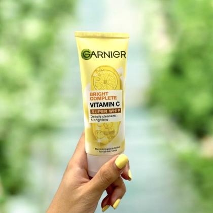 Sữa Rửa Mặt Dạng Bọt Garnier Bright Complete Vitamin C Super Whip 100ml