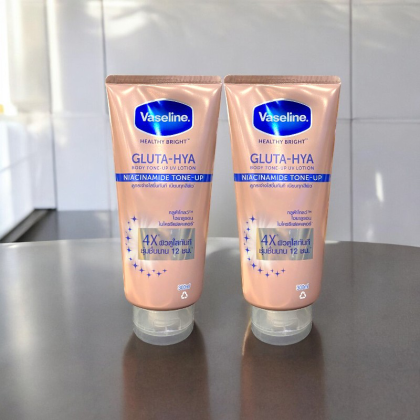 Vaseline Dưỡng Thể 4x Gluta-Hya Niacinamide Tone-Up 300ml