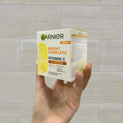 Kem dưỡng serum làm sáng da Garnier Bright Complete Vitamin C SPF30 50ml