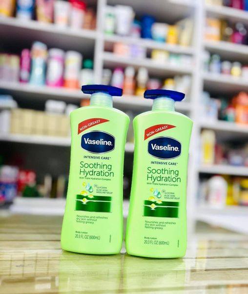 Sữa dưỡng thể Vaseline màu xanh lá Intensive Care Scoothing Hydration 725ml