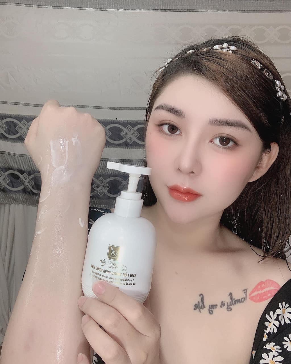 Kem tắm trắng mềm nước hoa như này mà mấy bà ko mê nữa thì thôi em chịu thua luôn nha