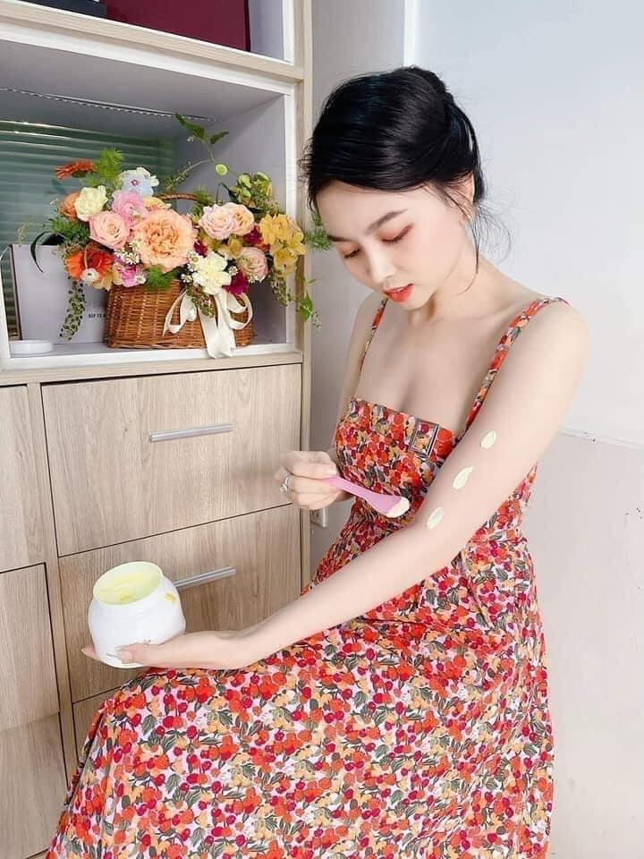 Da không trắng bẩm sinh dùng body mềm PHƯƠNG ANH thì vẫn trắng , thơm và mịn