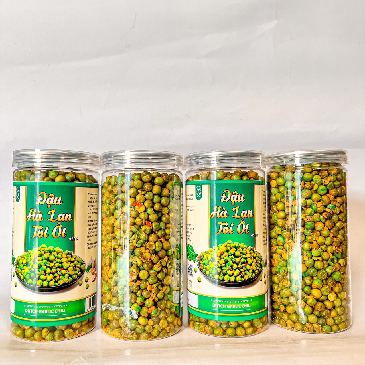 Tết này shop em có bán thêm đồ ăn vặt nha khách có đầy đủ các món luôn ạ