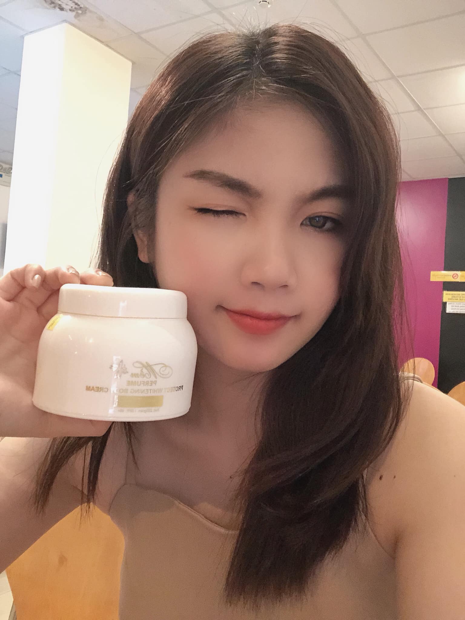 Dùng Kem Body A Cosmetics để có làn da trắng sáng mịn màng