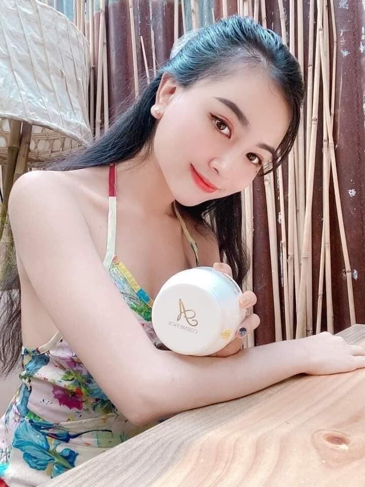 Khách dùng kem body mềm đẹp lồng lộng như vầy nè trời!